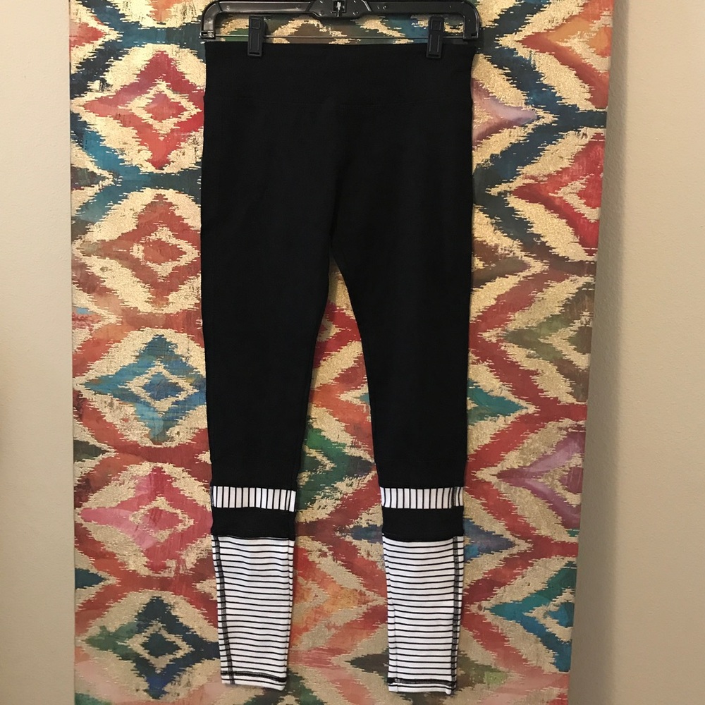 🆕 Black and White Athletic Leggings